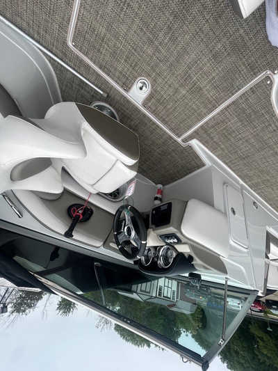 2018 Crownline E23 EC, $59888. Photo 11