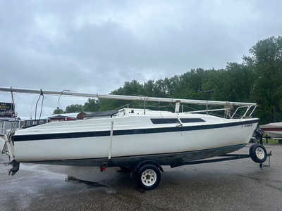 1994 Macgregor 26, $2990. Photo 2