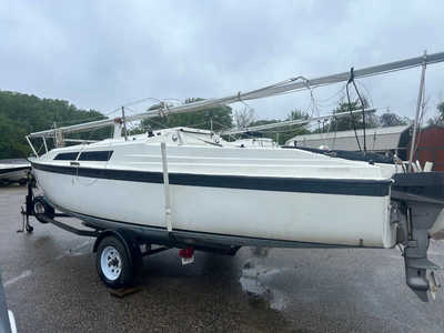 1994 Macgregor 26, $2990. Photo 3