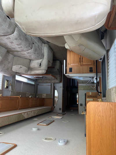 2005 Winnebago Adventurer Class A, $24900. Photo 5