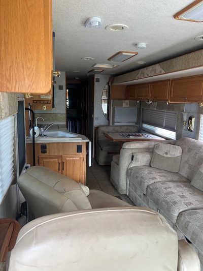 2005 Winnebago Adventurer Class A, $19999. Photo 6