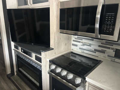2021 Keystone Rv Avalanche, $55988. Photo 10