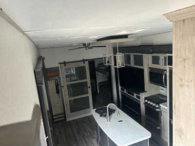 2021 Keystone Rv Avalanche, $55988. Photo 2
