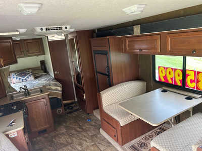 2014 Fleetwood Rv Jamboree, $35988. Photo 7