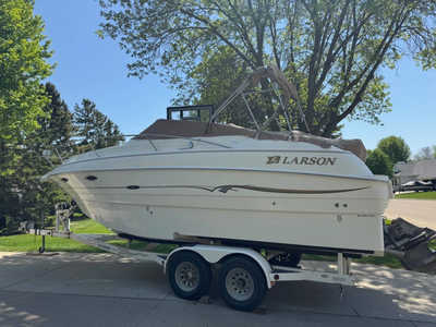 2001 Larson Boats 259 Cabrio, $19500. Photo 4