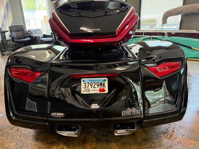 2021 Honda Goldwing, $37000. Photo 10
