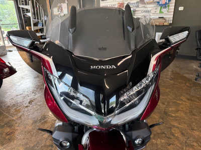 2021 Honda Goldwing, $37000. Photo 6