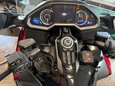 2021 Honda Goldwing, $37000. Photo 7