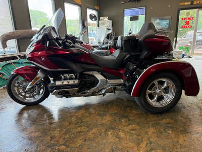2021 Honda Goldwing, $37000. Photo 8