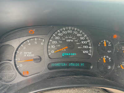 2005 Chevrolet Suburban, $1850. Photo 9