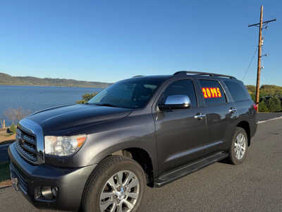 2017 Toyota Sequoia, $20995. Photo 6