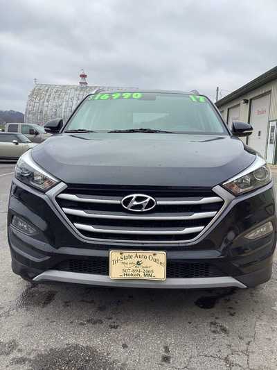 2017 Hyundai Tucson, $13990. Photo 2