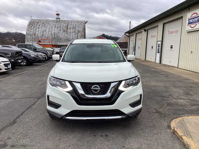 2019 Nissan Rogue, $11990. Photo 11