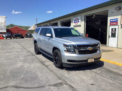 2019 Chevrolet Suburban, $29990. Photo 2