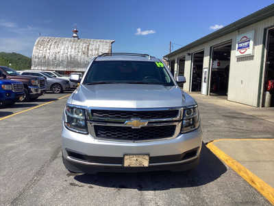 2019 Chevrolet Suburban, $29990. Photo 4