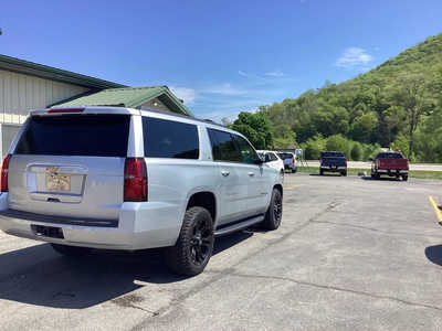2019 Chevrolet Suburban, $29990. Photo 6