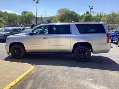 2019 Chevrolet Suburban, $29990. Photo 7