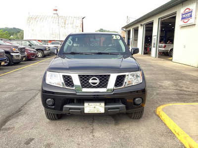 2020 Nissan Frontier, $19990. Photo 3