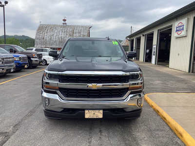 2018 Chevrolet 1500 Crew Cab, $23990. Photo 3