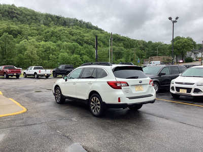 2017 Subaru Outback, $14990. Photo 5