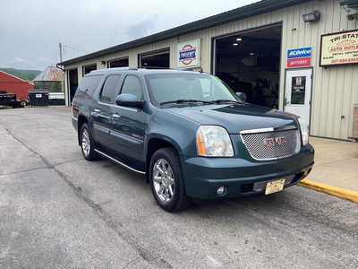 2007 GMC Yukon XL, $7990. Photo 2