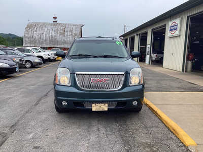 2007 GMC Yukon XL, $7990. Photo 3