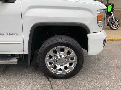 2017 GMC 2500 Crew Cab, $41990. Photo 12