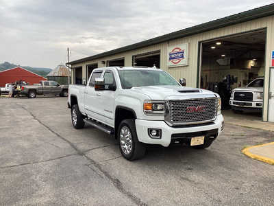 2017 GMC 2500 Crew Cab, $41990. Photo 2