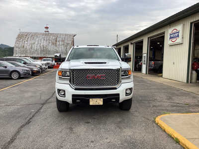 2017 GMC 2500 Crew Cab, $41990. Photo 9