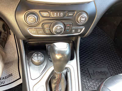 2017 Jeep Cherokee, $11990. Photo 12