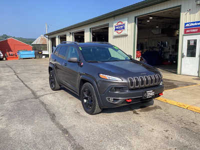2017 Jeep Cherokee, $11990. Photo 2