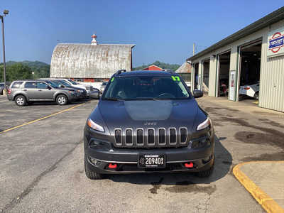 2017 Jeep Cherokee, $11990. Photo 3