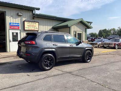 2017 Jeep Cherokee, $11990. Photo 5