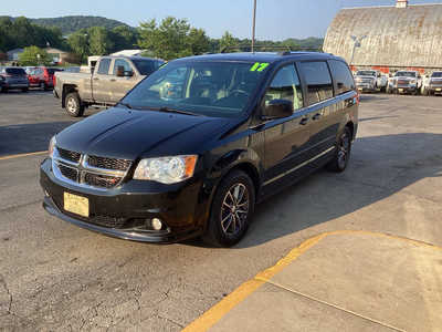 2017 Dodge Caravan, Grand, $11990. Photo 5