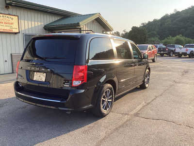 2017 Dodge Caravan, Grand, $11990. Photo 8