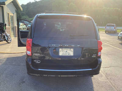 2017 Dodge Caravan, Grand, $11990. Photo 9