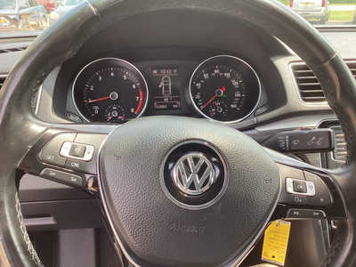 2016 Volkswagen Passat, $7990. Photo 11