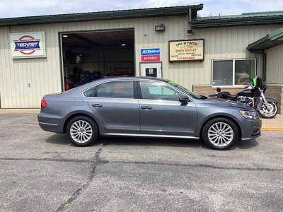 2016 Volkswagen Passat, $7990. Photo 4