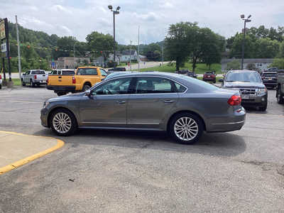 2016 Volkswagen Passat, $7990. Photo 7