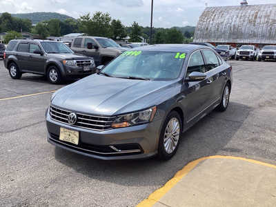 2016 Volkswagen Passat, $7990. Photo 8