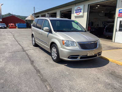 2014 Chrysler Town & Country, $4450. Photo 2
