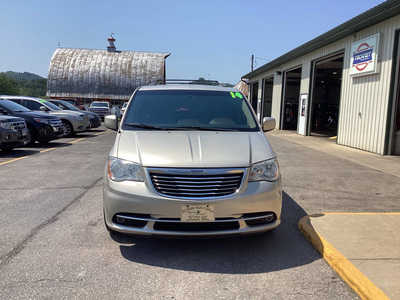 2014 Chrysler Town & Country, $4450. Photo 3