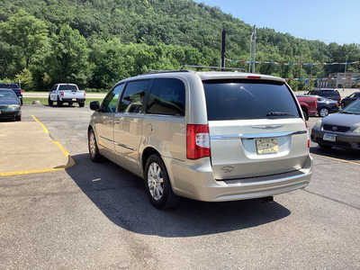 2014 Chrysler Town & Country, $4450. Photo 6