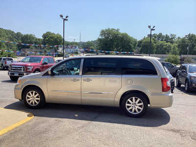 2014 Chrysler Town & Country, $4450. Photo 7