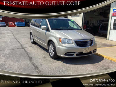2014 Chrysler Town & Country, $4450. Photo 1