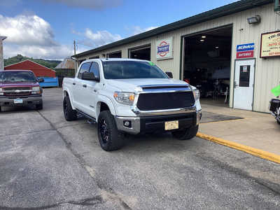 2015 Toyota Tundra Crew Cab, $30990. Photo 2