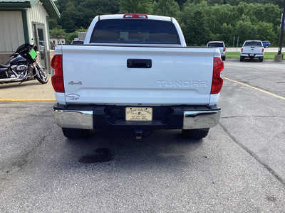 2015 Toyota Tundra Crew Cab, $30990. Photo 5