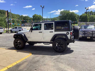2017 Jeep Wrangler Unlimited, $20990. Photo 7