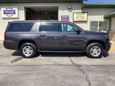 2018 Chevrolet Suburban, $24990. Photo 2