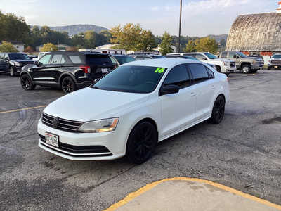 2016 Volkswagen Jetta, $7990. Photo 9
